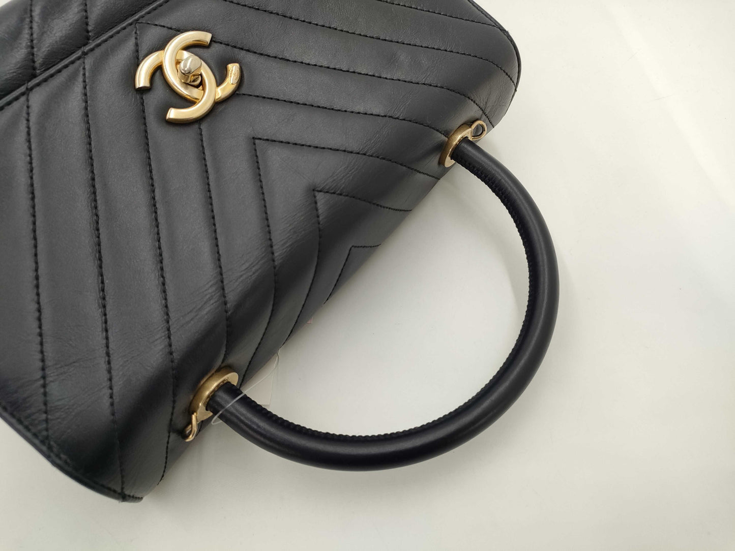 CHANEL Calfskin Navy V-Stitch Hand Shoulder 2-Way Chain Handbag