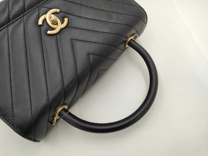CHANEL Calfskin Navy V-Stitch Hand Shoulder 2-Way Chain Handbag