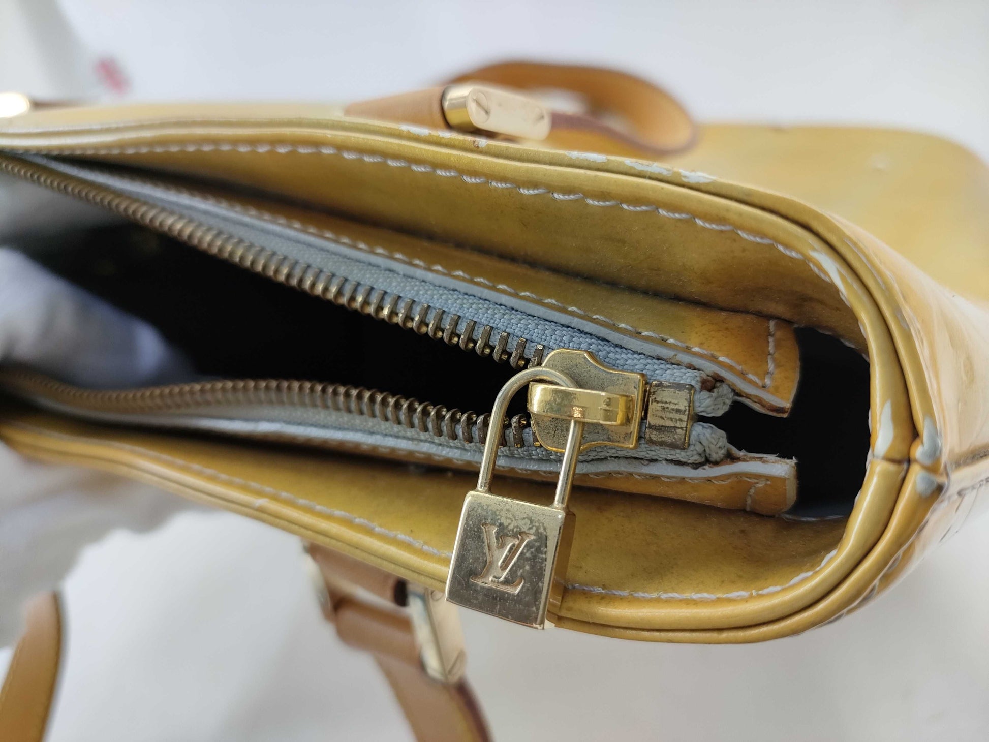 LOUIS VUITTON Vernis Houston Handbag