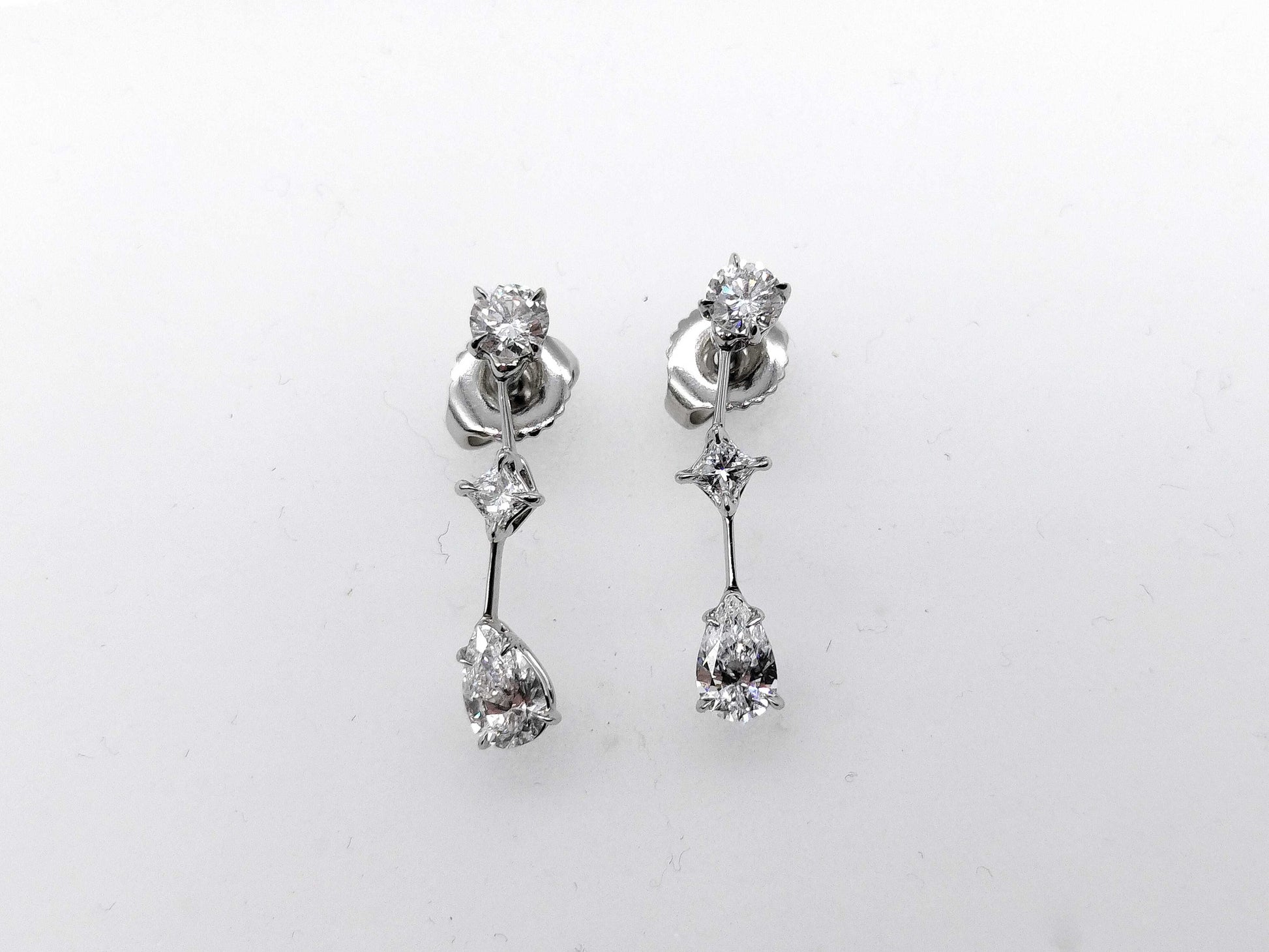 HARRY WINSTON Classic Cascade Diamond PT950 2.7g Earrings 