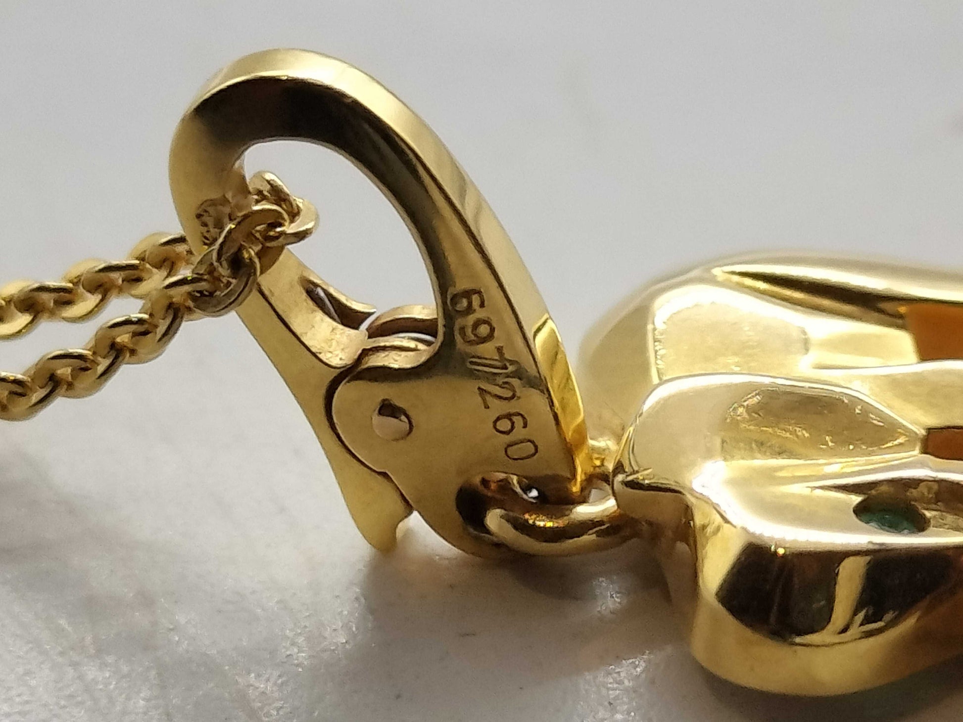 Cartier Candy Elephant Emerald Necklace in Yellow Gold 750, 6.3g 