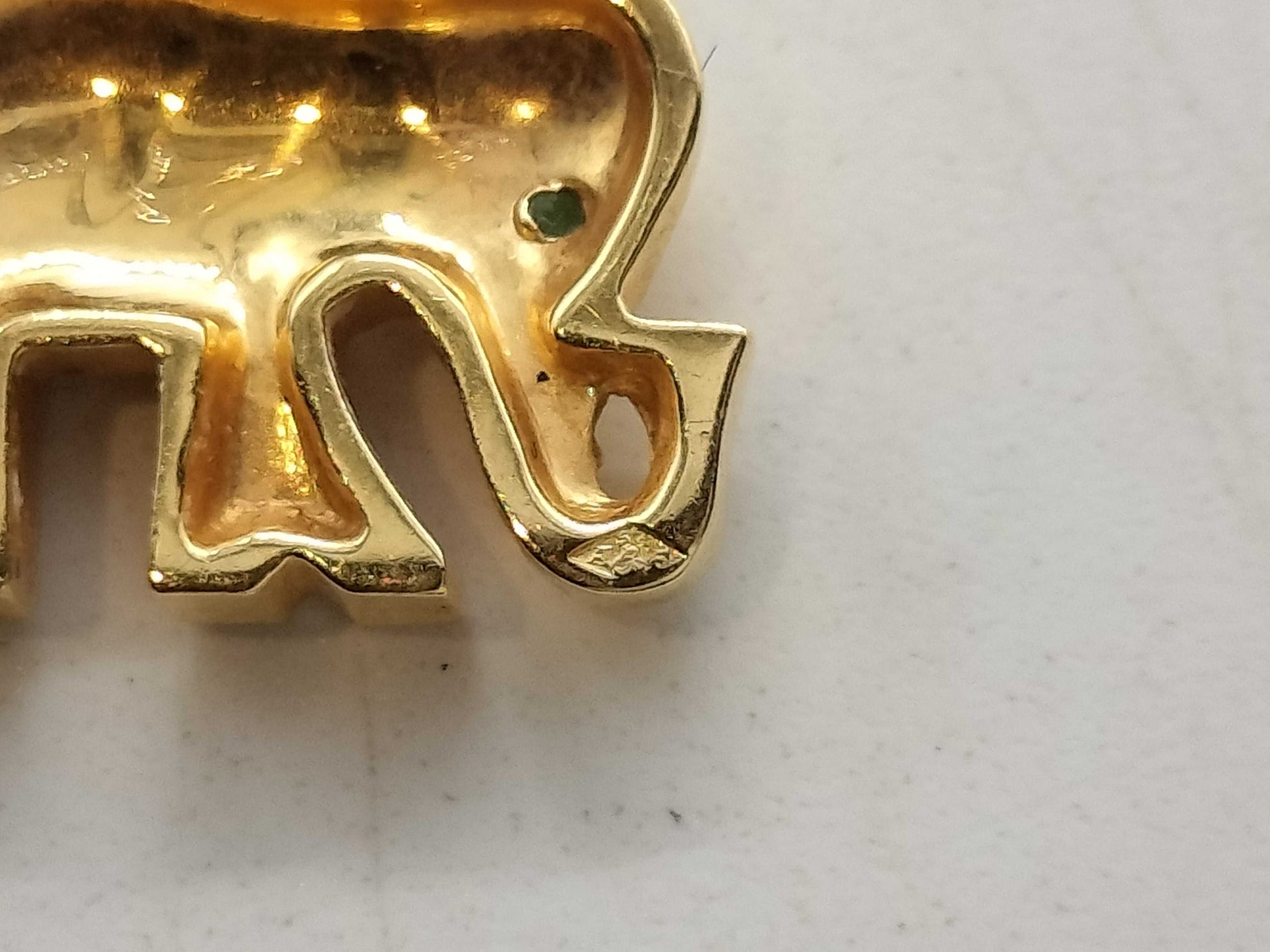 Cartier Candy Elephant Emerald Necklace in Yellow Gold 750, 6.3g 