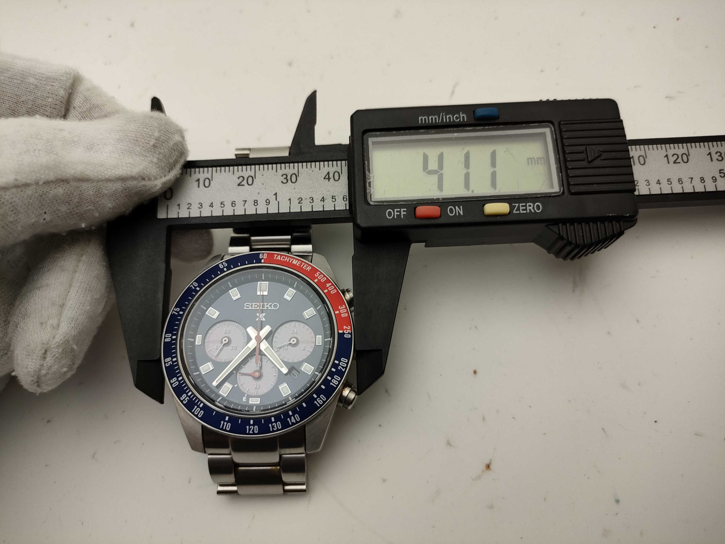 SEIKO V192-0AH0 Solar Men's Watch with Links