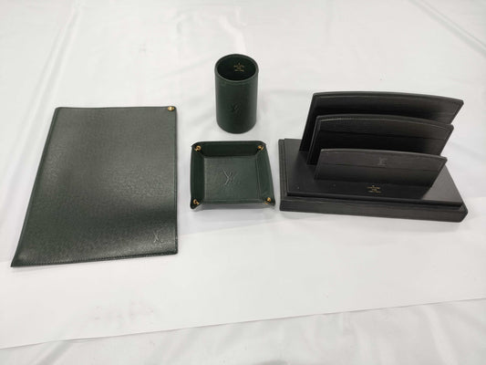 (10463_0043) LOUIS VUITTON Taiga Epi Accessory Set Rare Other Accessories