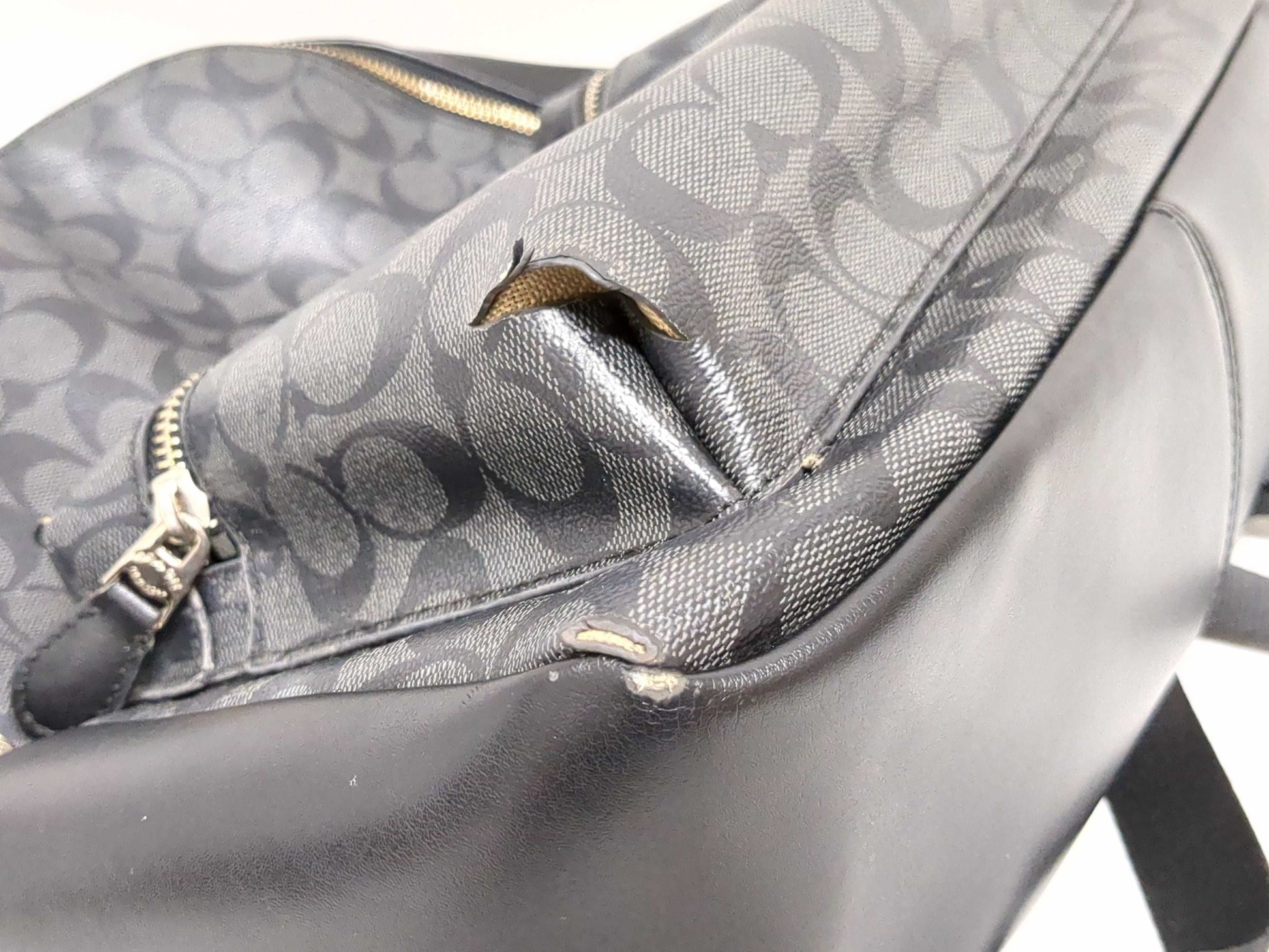 (10463_0085) COACH Signature Handbag and 3 Others Shoulder Bag