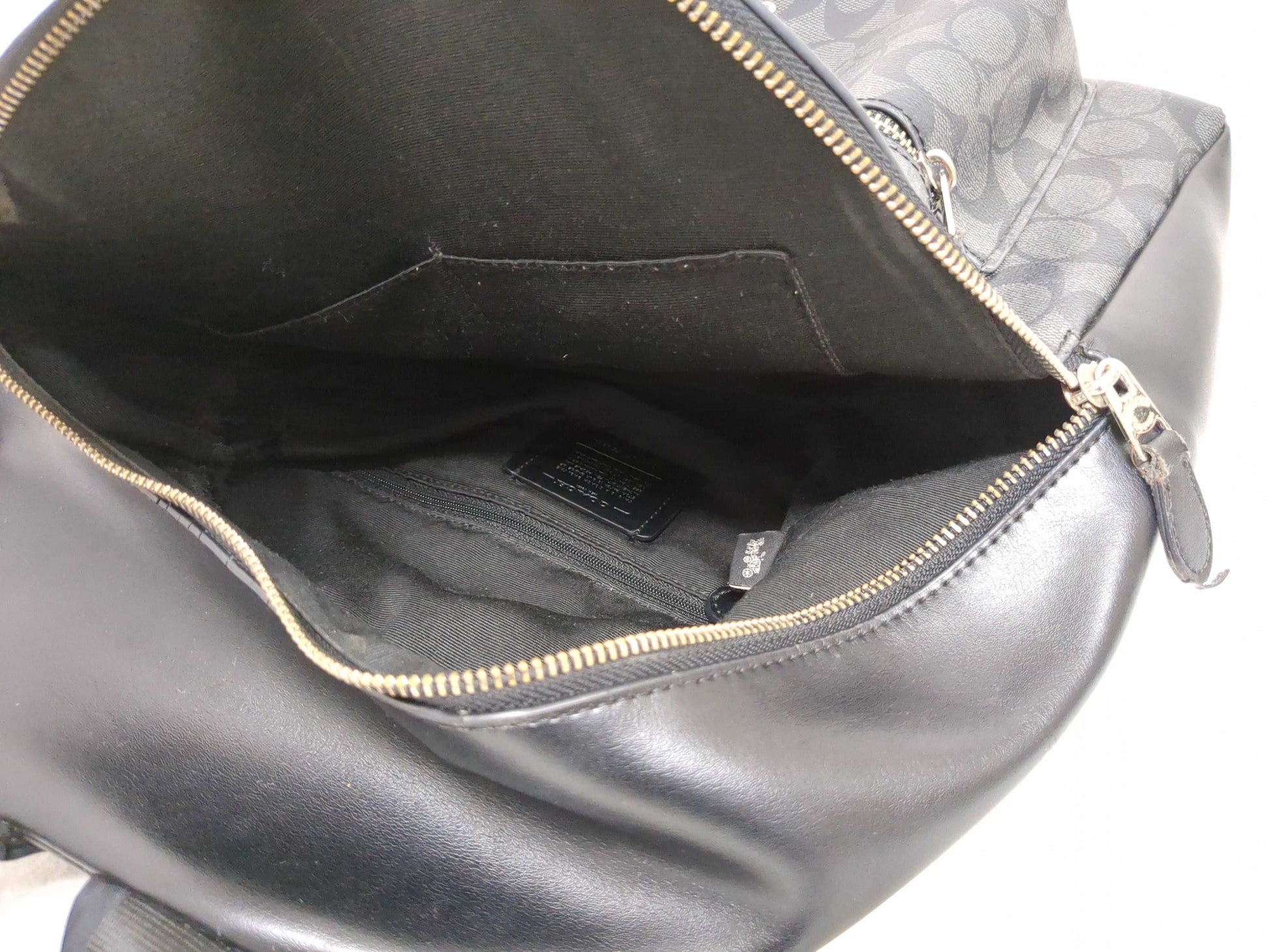 (10463_0085) COACH Signature Handbag and 3 Others Shoulder Bag
