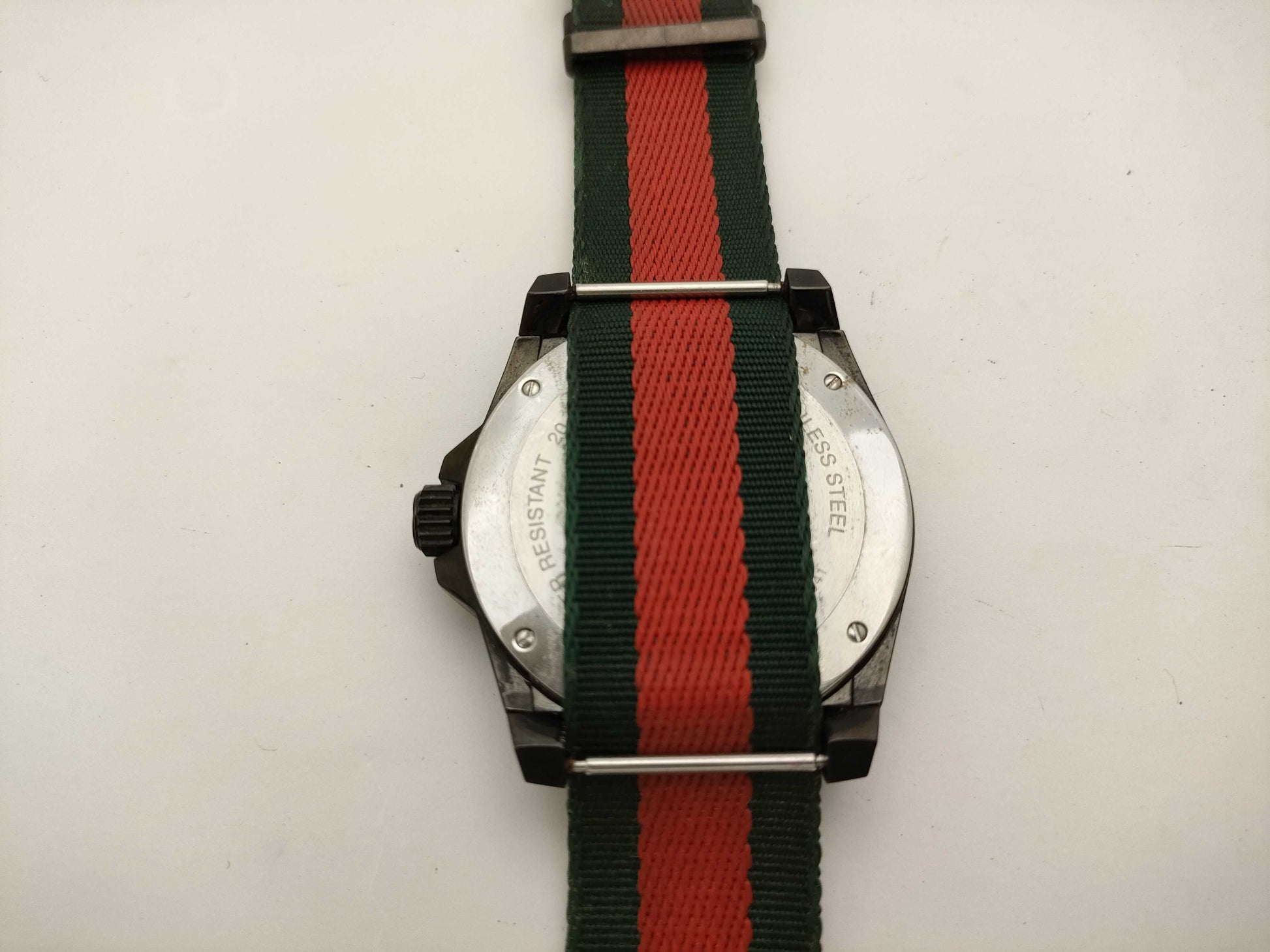 GUCCI 136.2 Shelly Dive Men's Watch