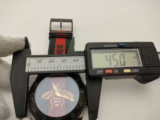 GUCCI 136.2 Shelly Dive Men's Watch