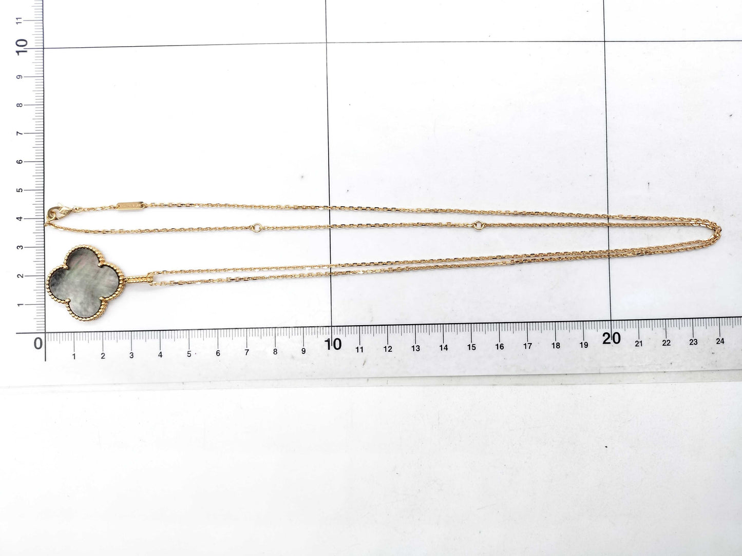 Van Cleef & Arpels Magic Alhambra Mother of Pearl Necklace in PG and Au750, 16.0g 