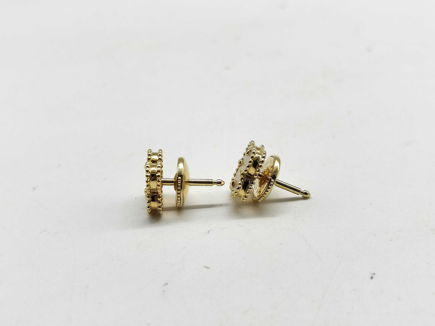Van Cleef & Arpels Sweet Alhambra Shell Earrings in Yellow Gold 750, 2.5g 