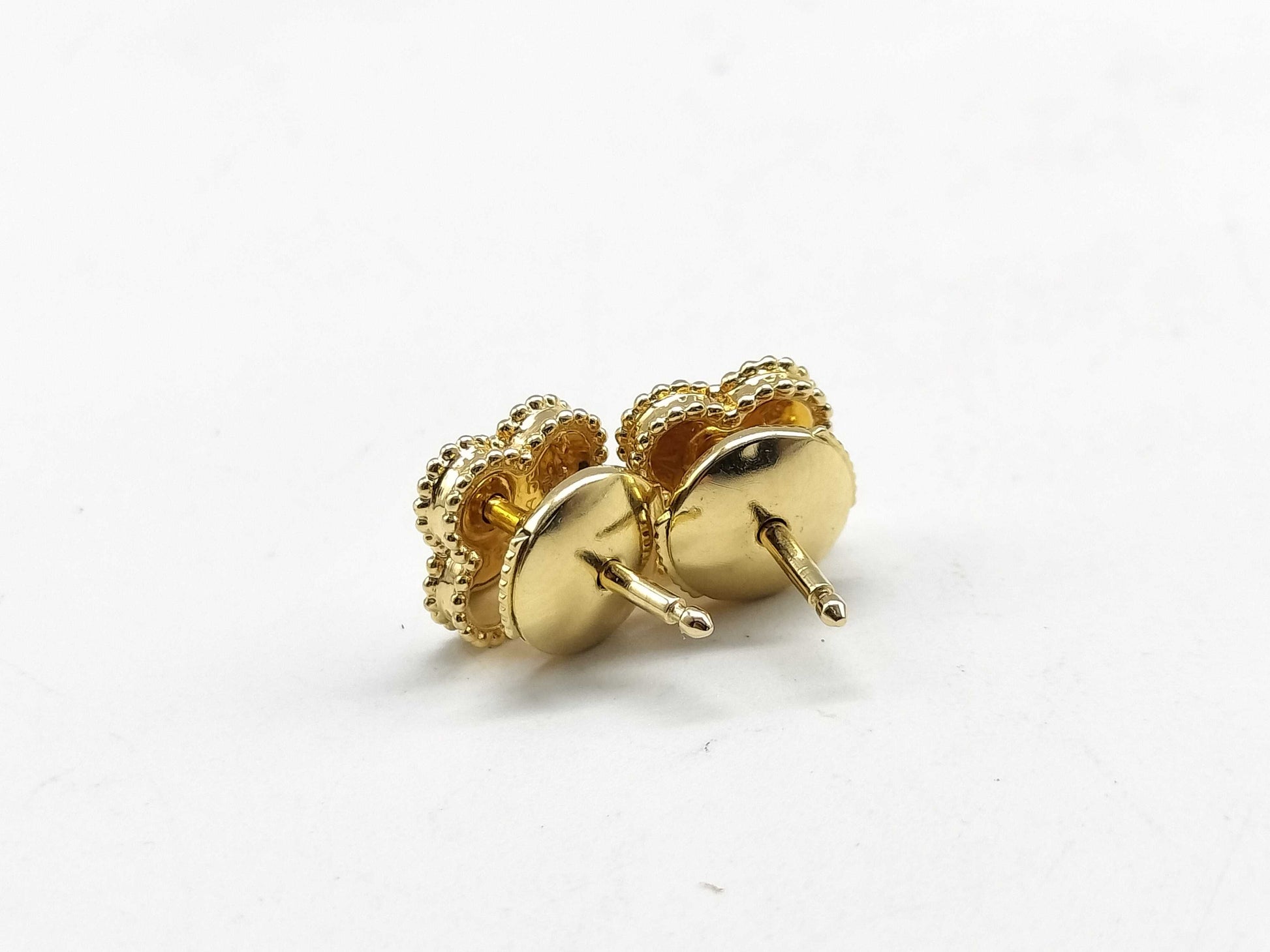 Van Cleef & Arpels Sweet Alhambra Shell Earrings in Yellow Gold 750, 2.5g 