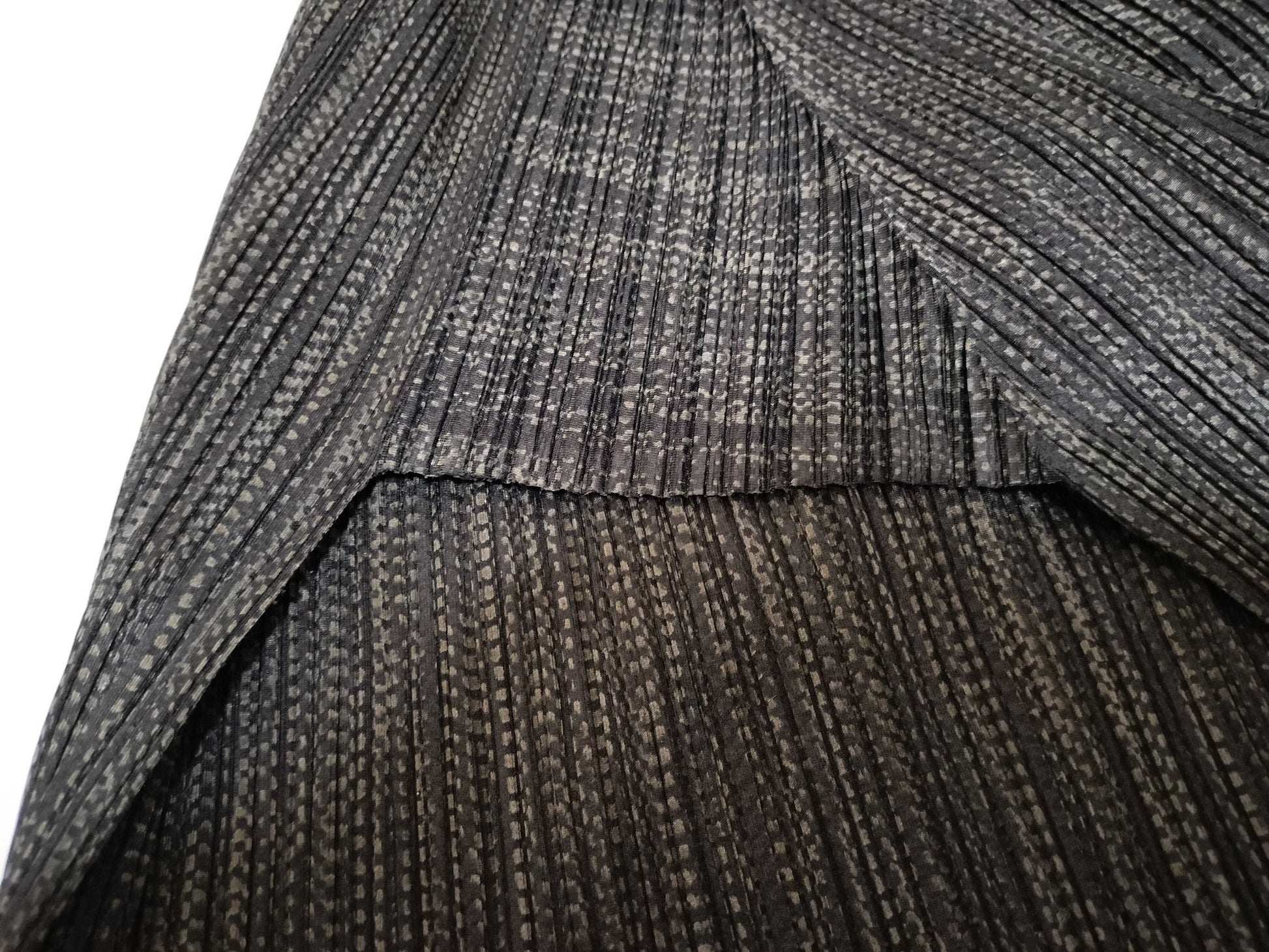 ISSEY MIYAKE Pleated Tops Tops