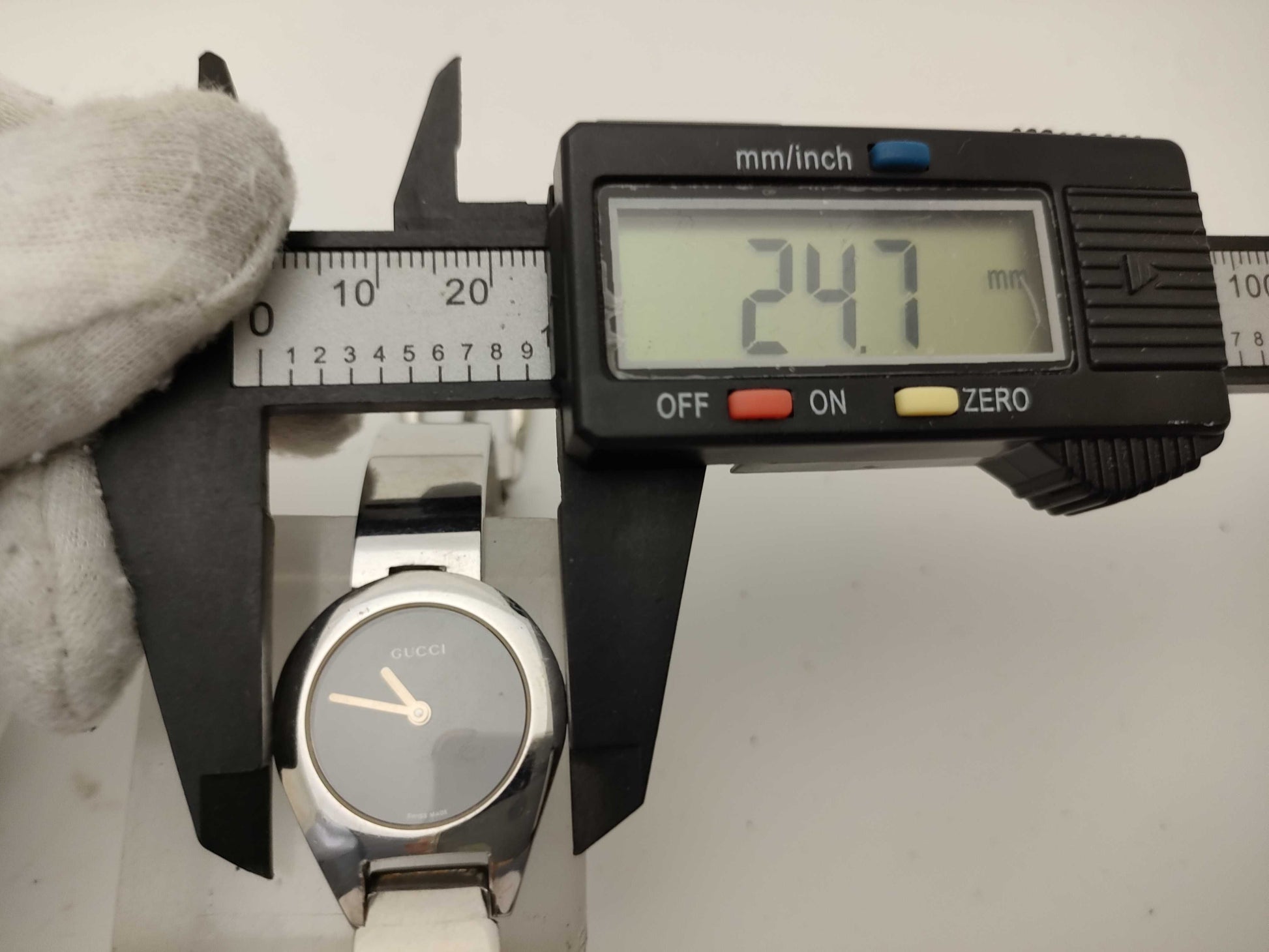 GUCCI 6700L Women's Watch