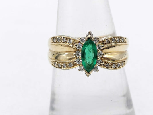 Emerald and Diamond 585 4.6g Ring 
