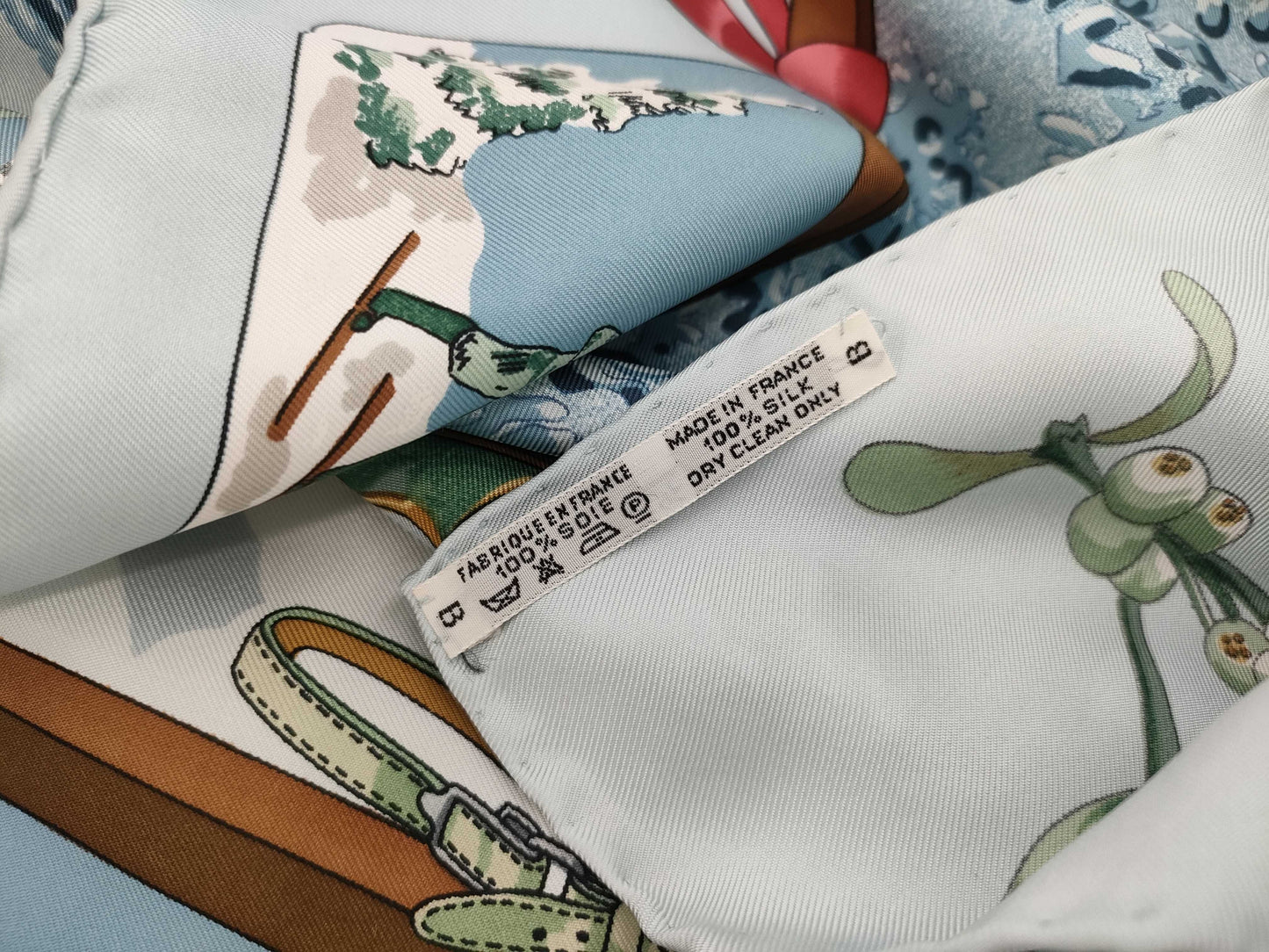 (10462_0081) HERMES Carre 90 Neige dAntan Scarf