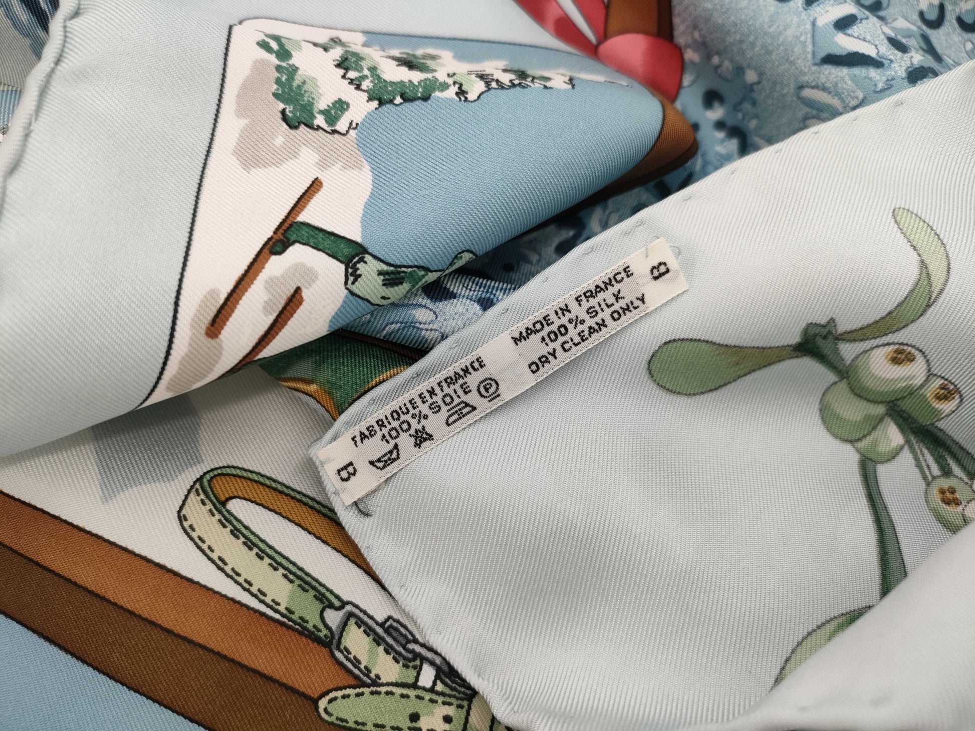 (10462_0081) HERMES Carre 90 Neige dAntan Scarf