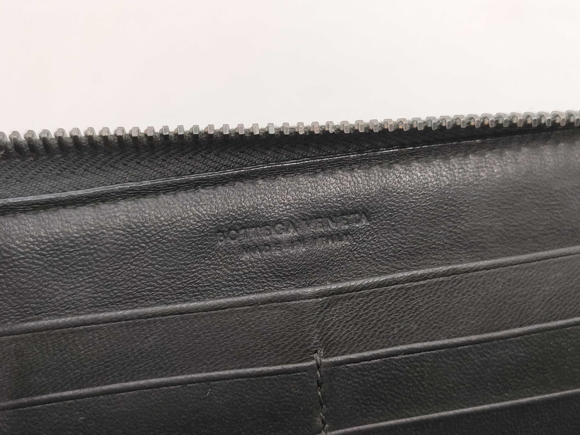 (10461_0268)▼BOTTEGA VENETA Intre Wallet Long Wallet Python Wallet