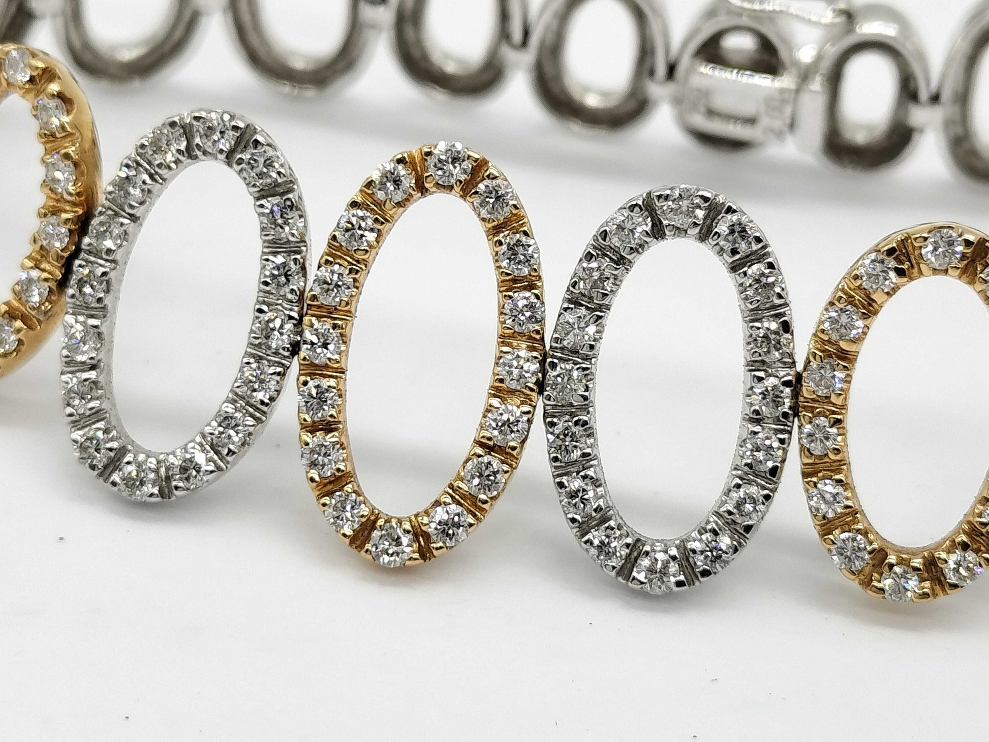 D2.00ct 750 19.2g Bracelet/Bangle 