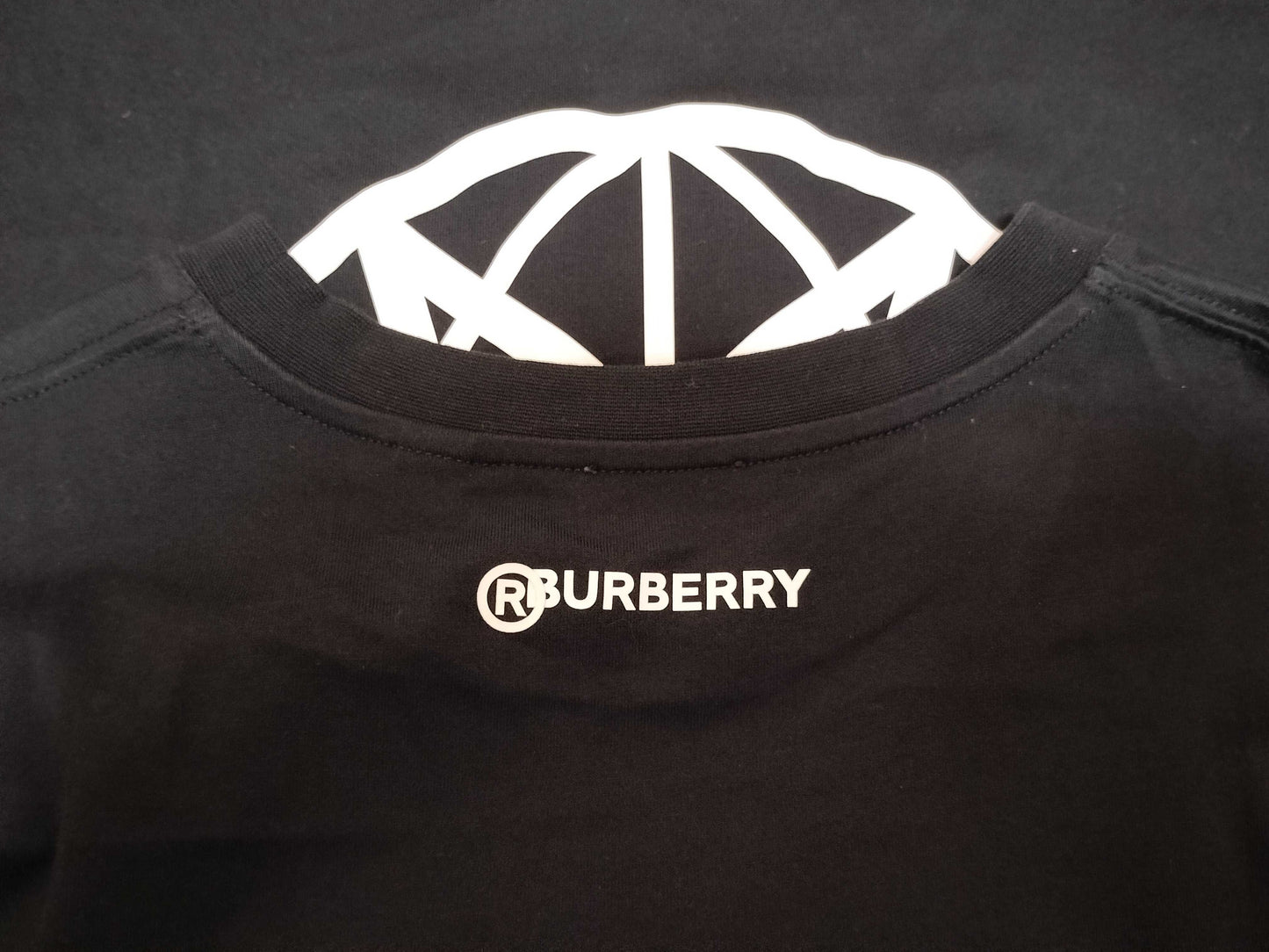 BURBERRY design shirt T-shirt