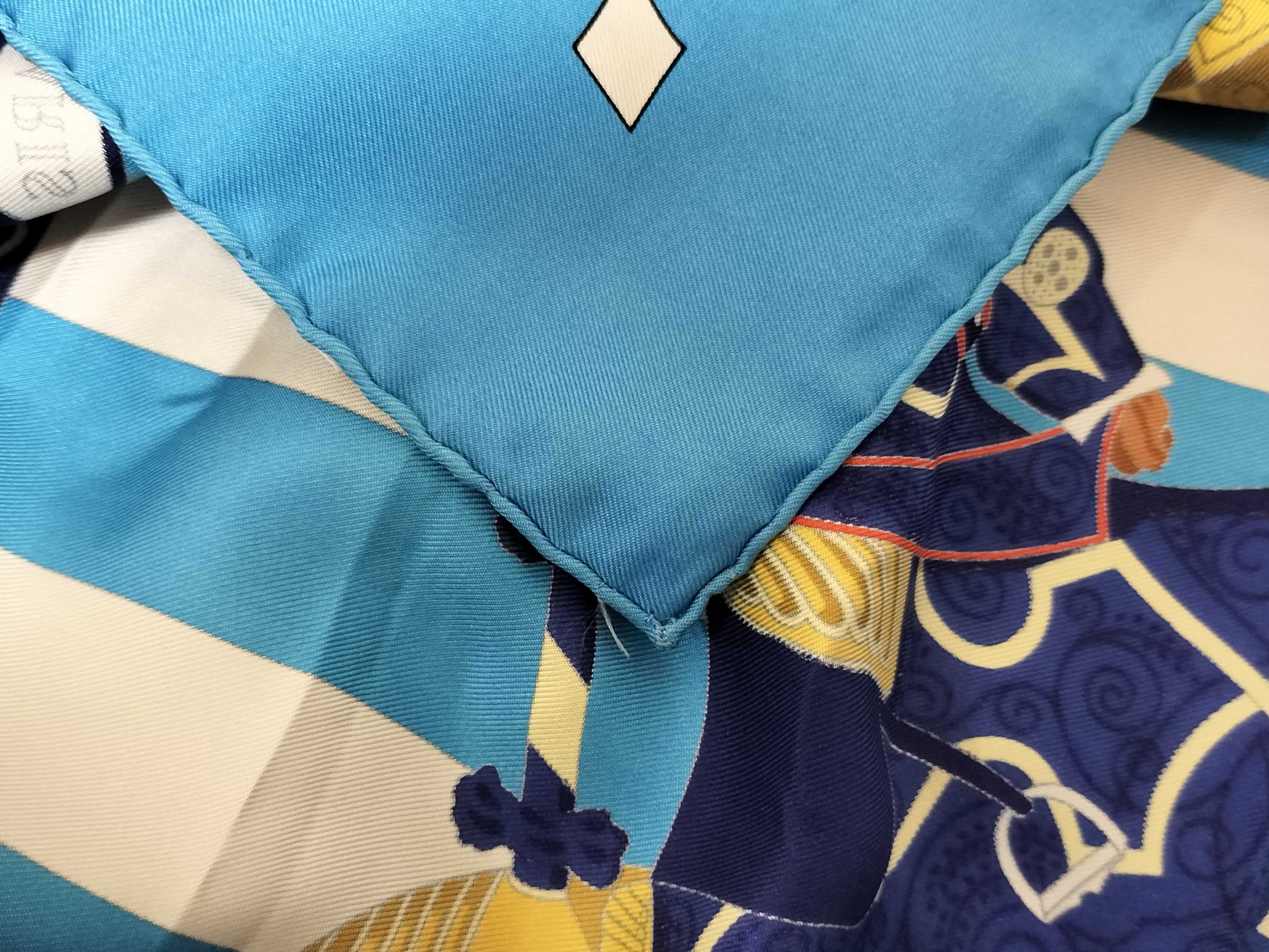 HERMES Carré 90 Feather Clash Scarf