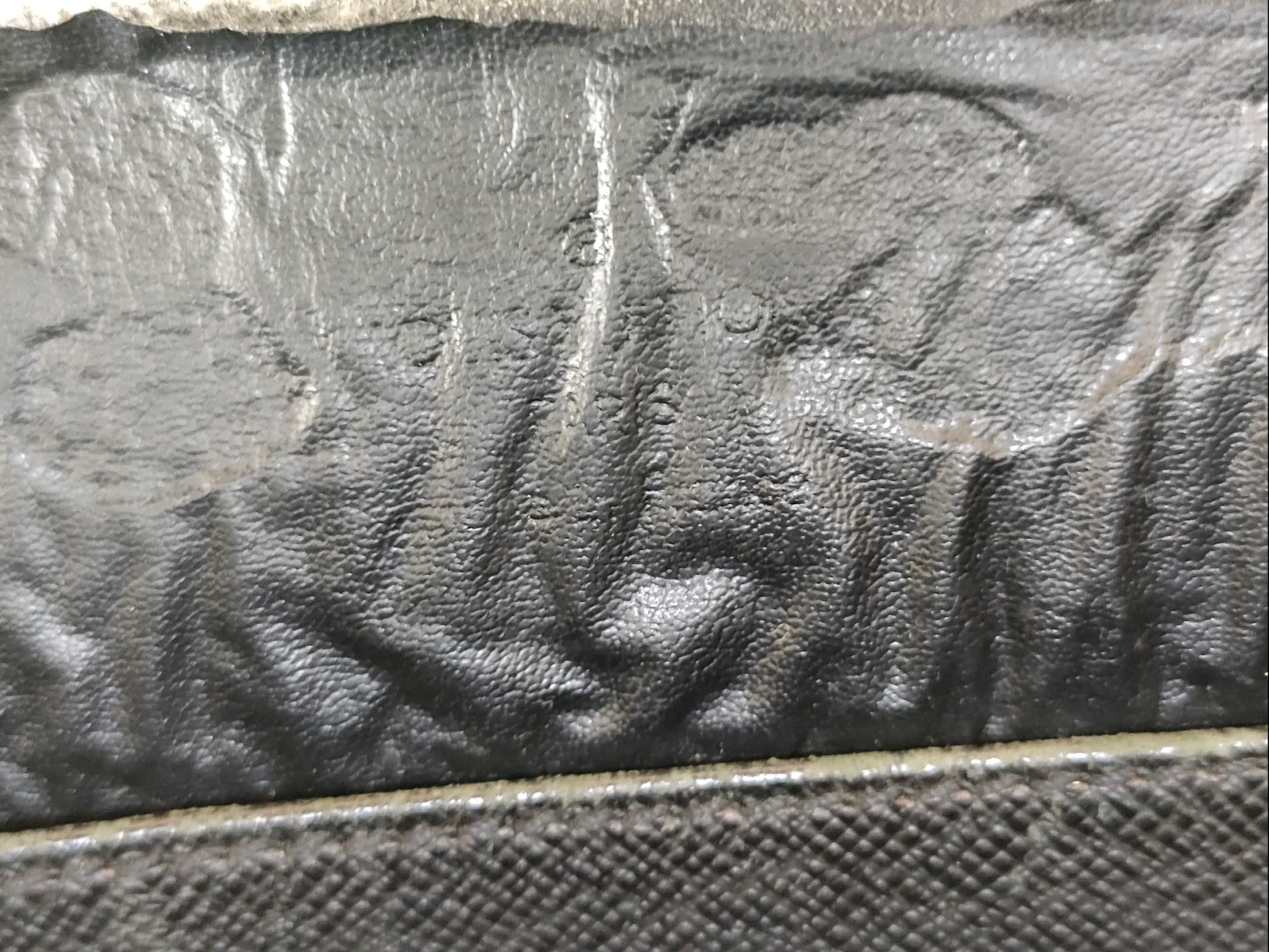 (10463_0040) LOUIS VUITTON Taiga Business Bag Business Bag