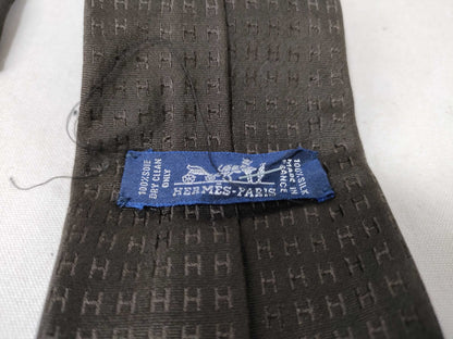 HERMES *2 / CHANEL *1 / GUCCI *2 Ties *5 Ties with broken tip and no fraying