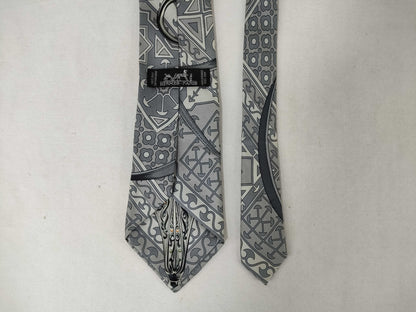HERMES *2 / CHANEL *1 / GUCCI *2 Ties *5 Ties with broken tip and no fraying