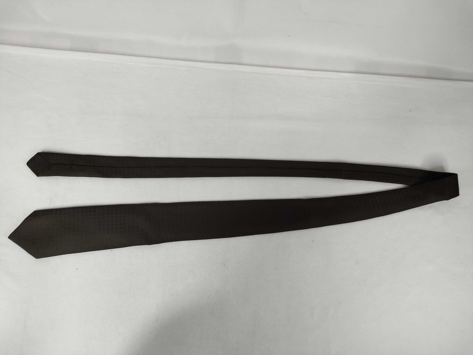 HERMES *2 / CHANEL *1 / GUCCI *2 Ties *5 Ties with broken tip and no fraying