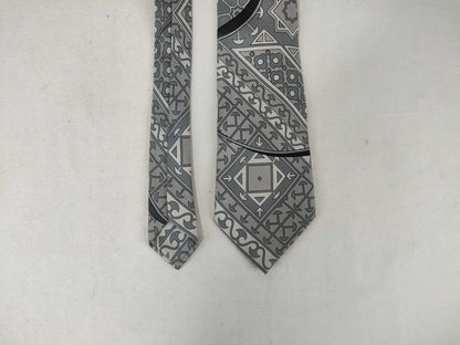 HERMES *2 / CHANEL *1 / GUCCI *2 Ties *5 Ties with broken tip and no fraying