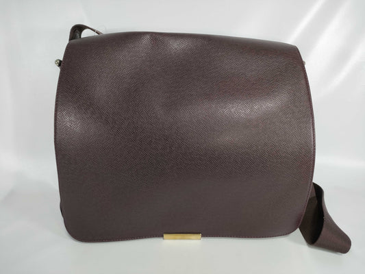 LOUIS VUITTON Taiga Victor M30146 Shoulder Bag