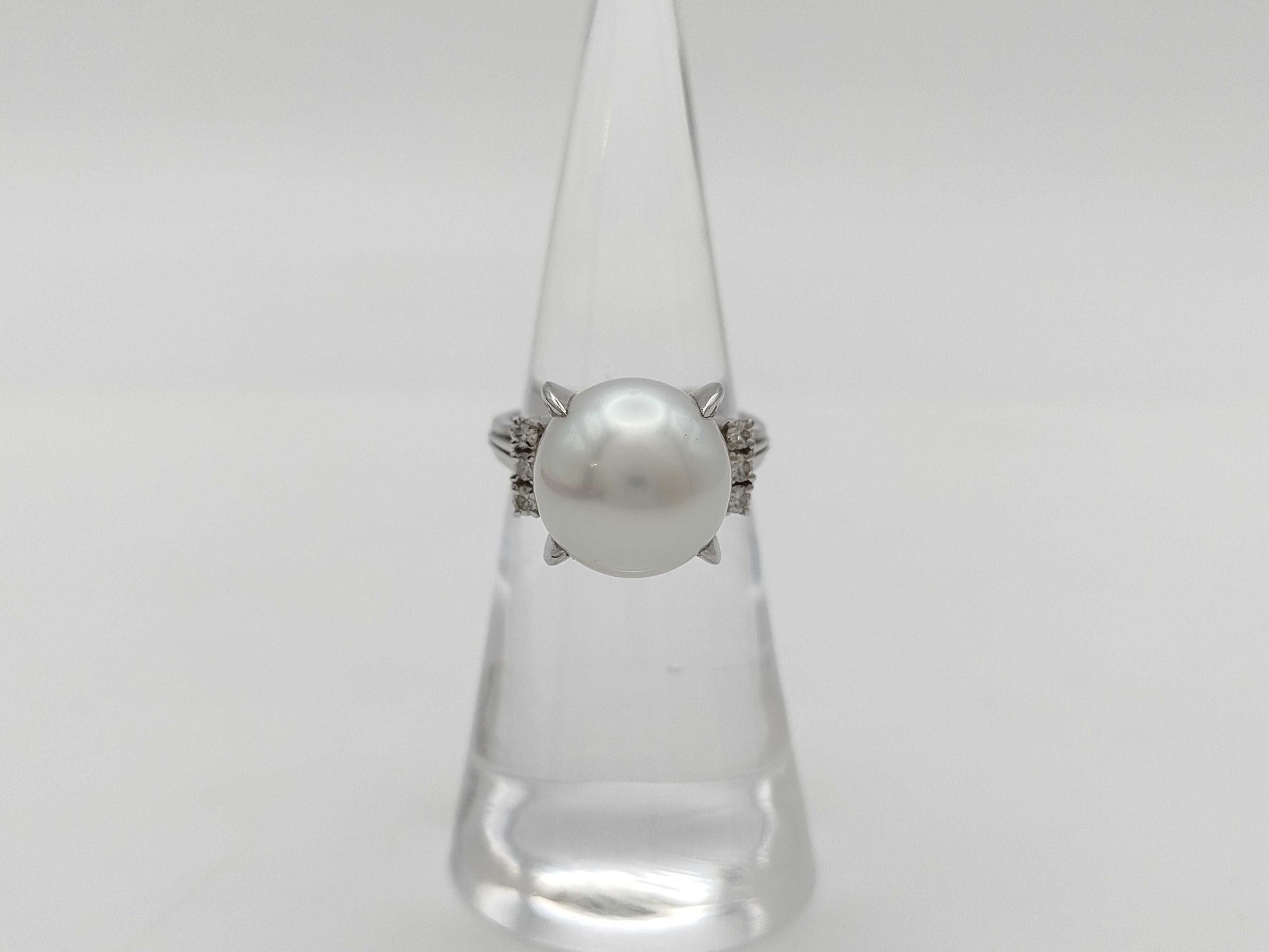Pearl, diameter approximately 11.6mm, D0.13ct, Pt900, 8.3g, Ring 