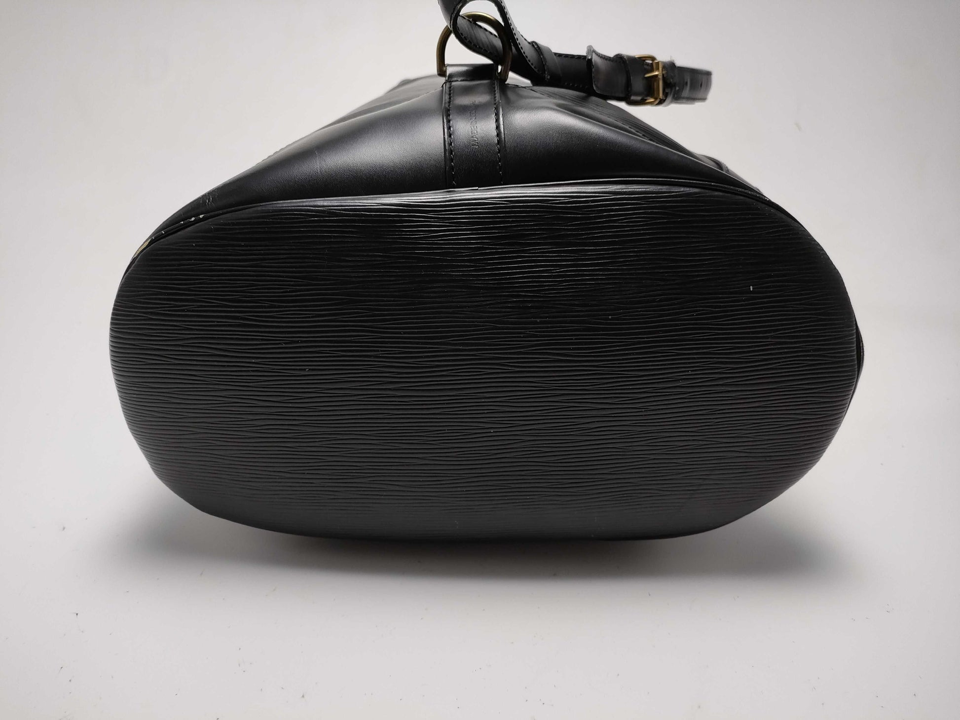 LOUIS VUITTON Epi Randonne GM Noir Shoulder Bag