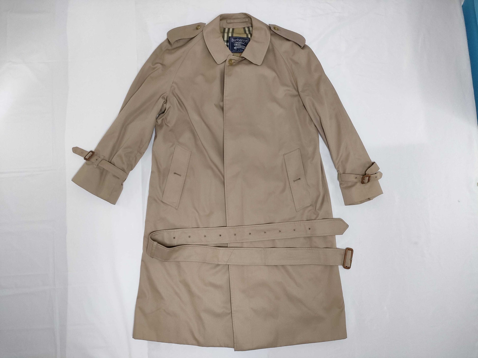 BURBERRY trench coat with Nova check interior and belt included