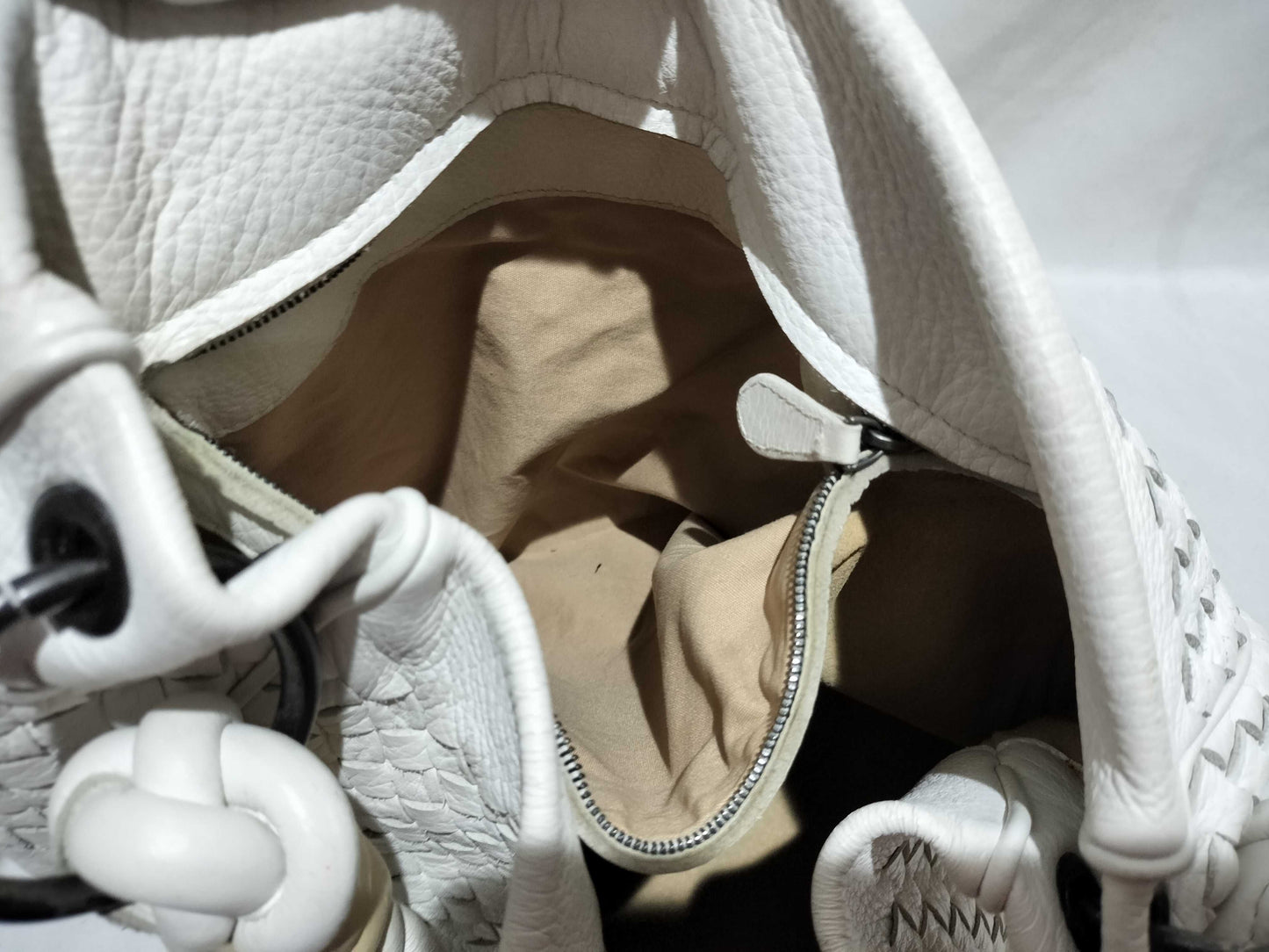 BOTTEGA VENETA Intrecciato One-Shoulder White Shoulder Bag