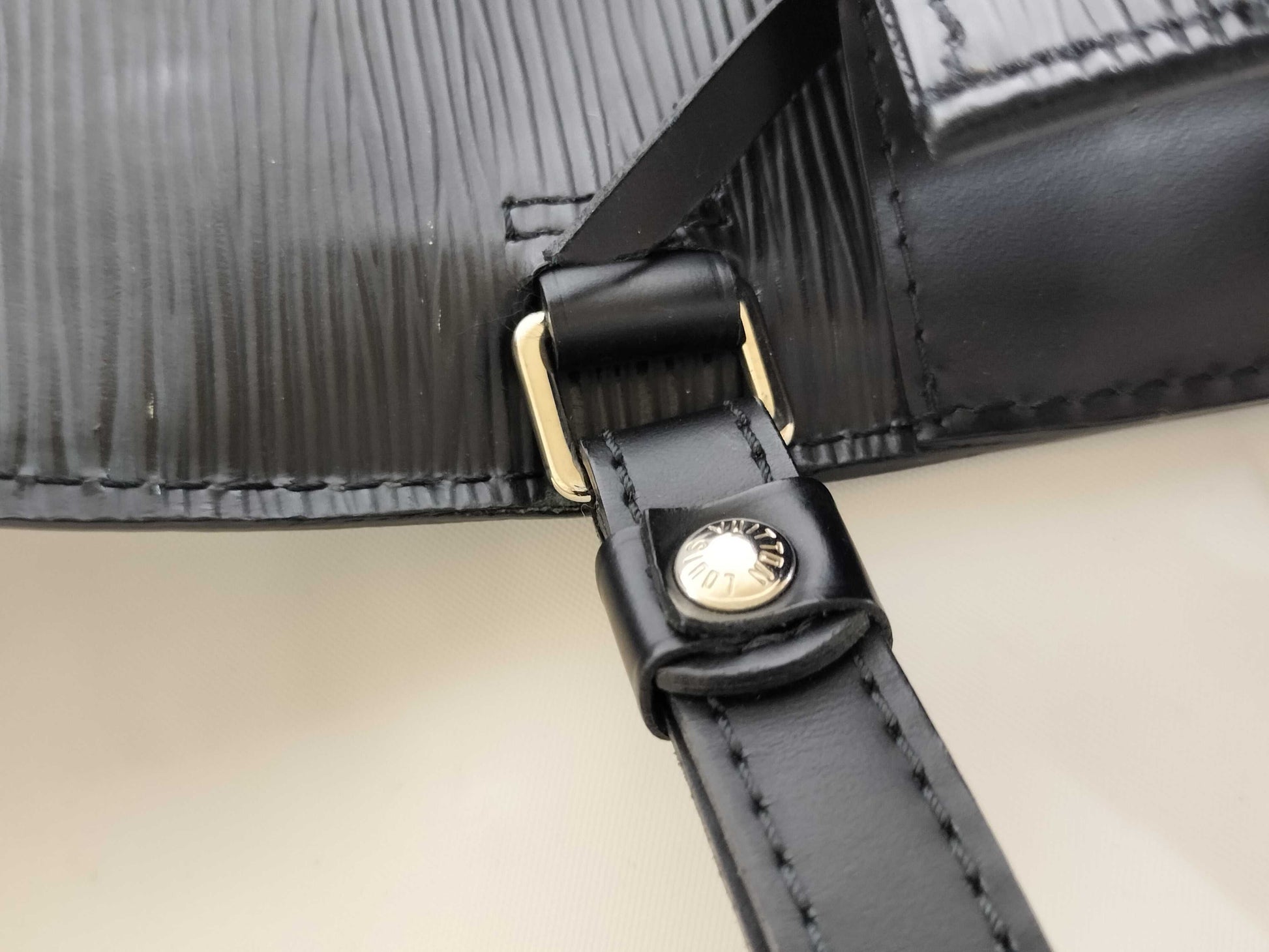 LOUIS VUITTON Epi Serie Dragonne Second Bag