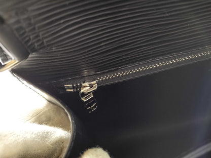 LOUIS VUITTON Epi Serie Dragonne Second Bag