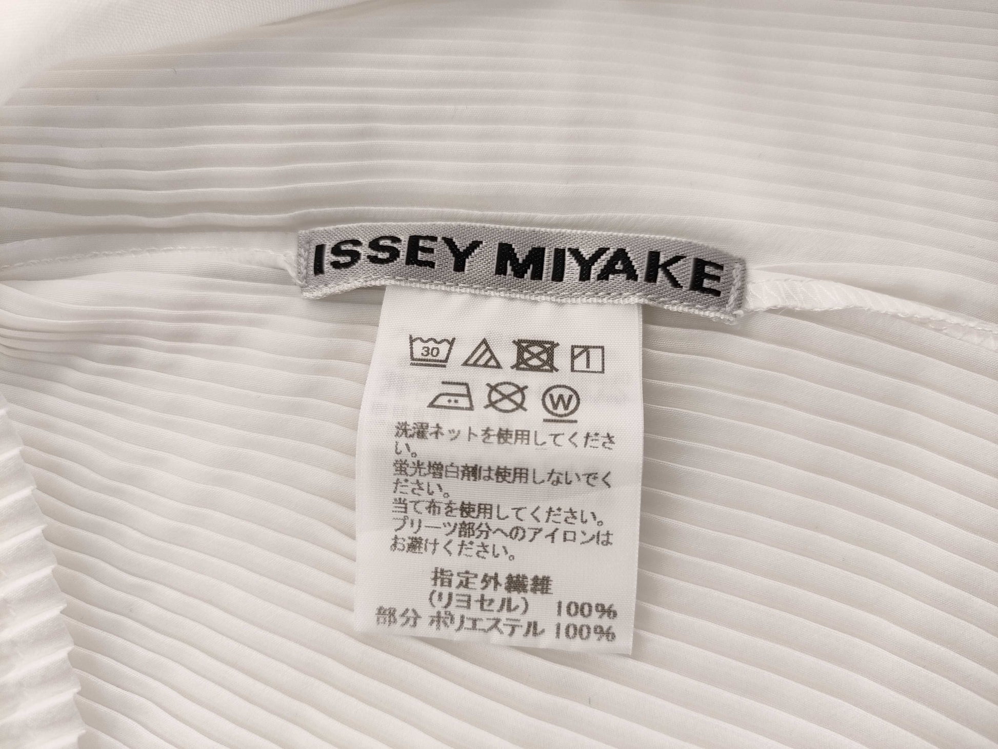 ISSEY MIYAKE Pleated White Top
