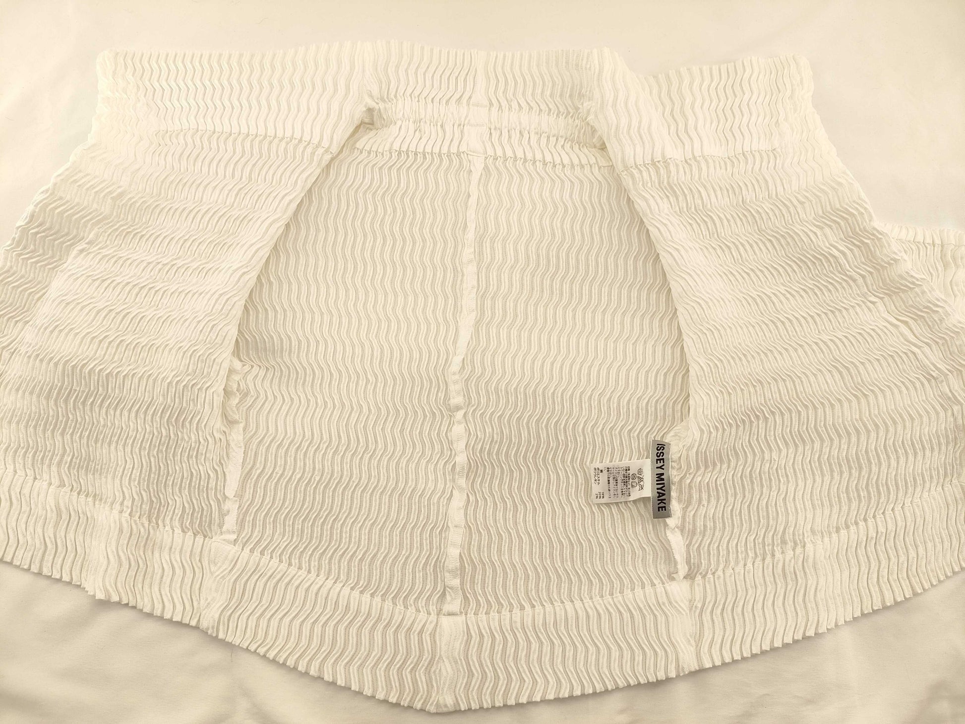 ISSEY MIYAKE Pleated Cardigan White Cardigan