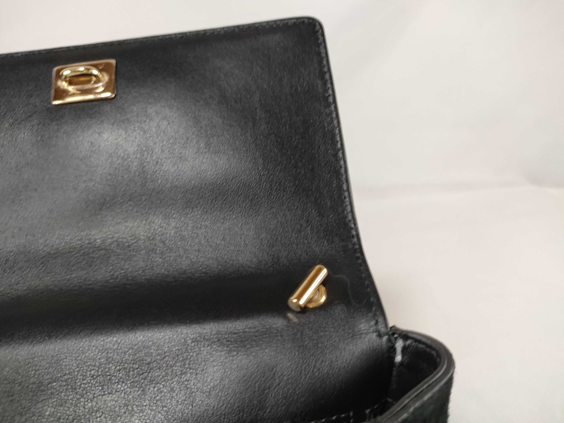 Salvatore Ferragamo Vara Chain Shoulder Bag