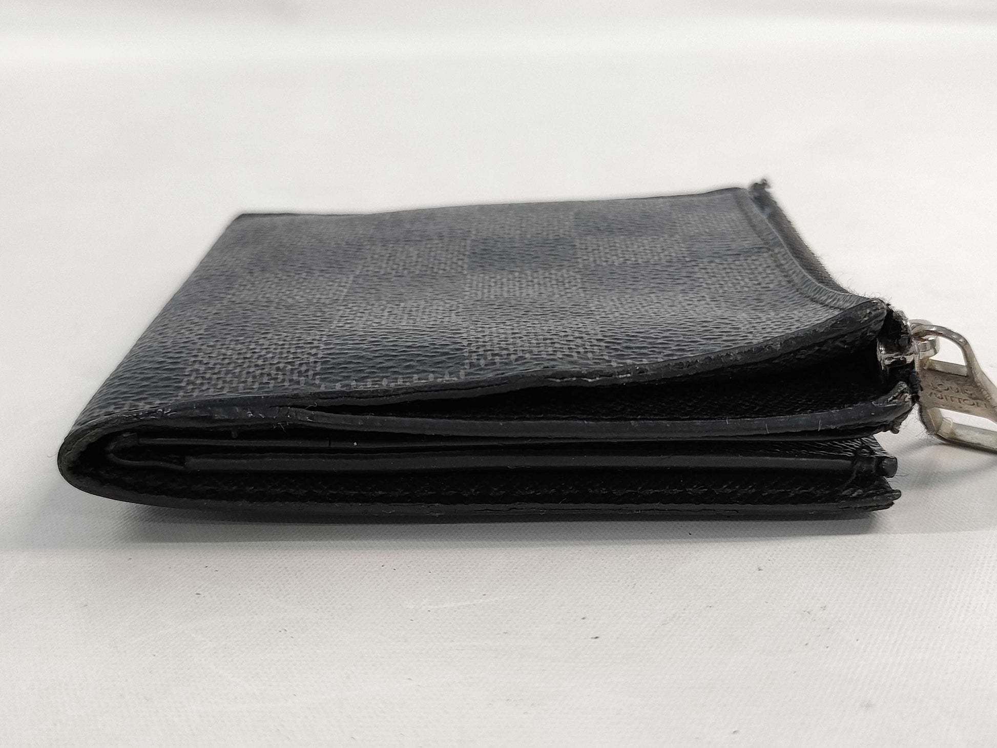 LOUIS VUITTON Damier Graphite Compact Wallet