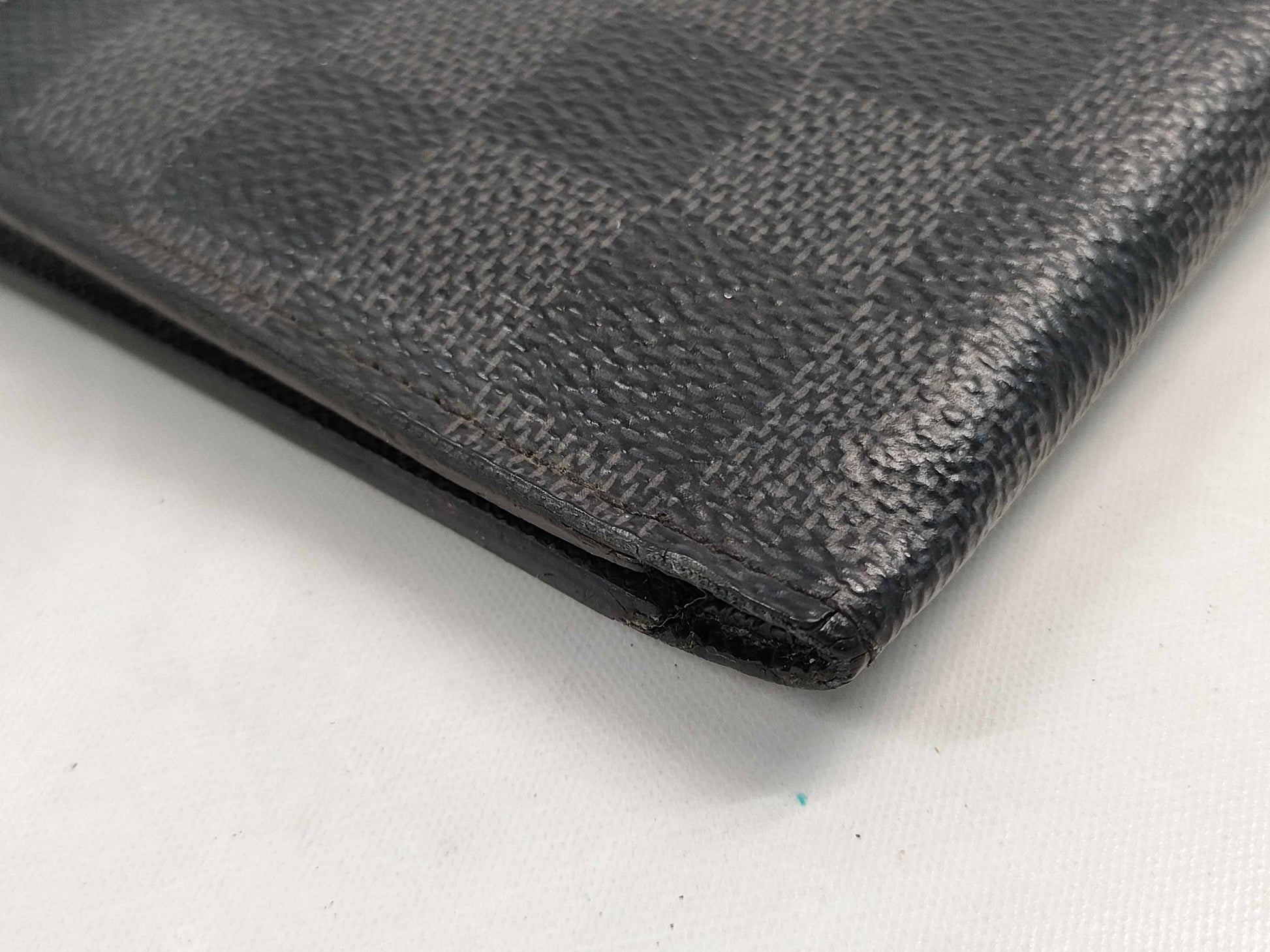 LOUIS VUITTON Damier Graphite Compact Wallet