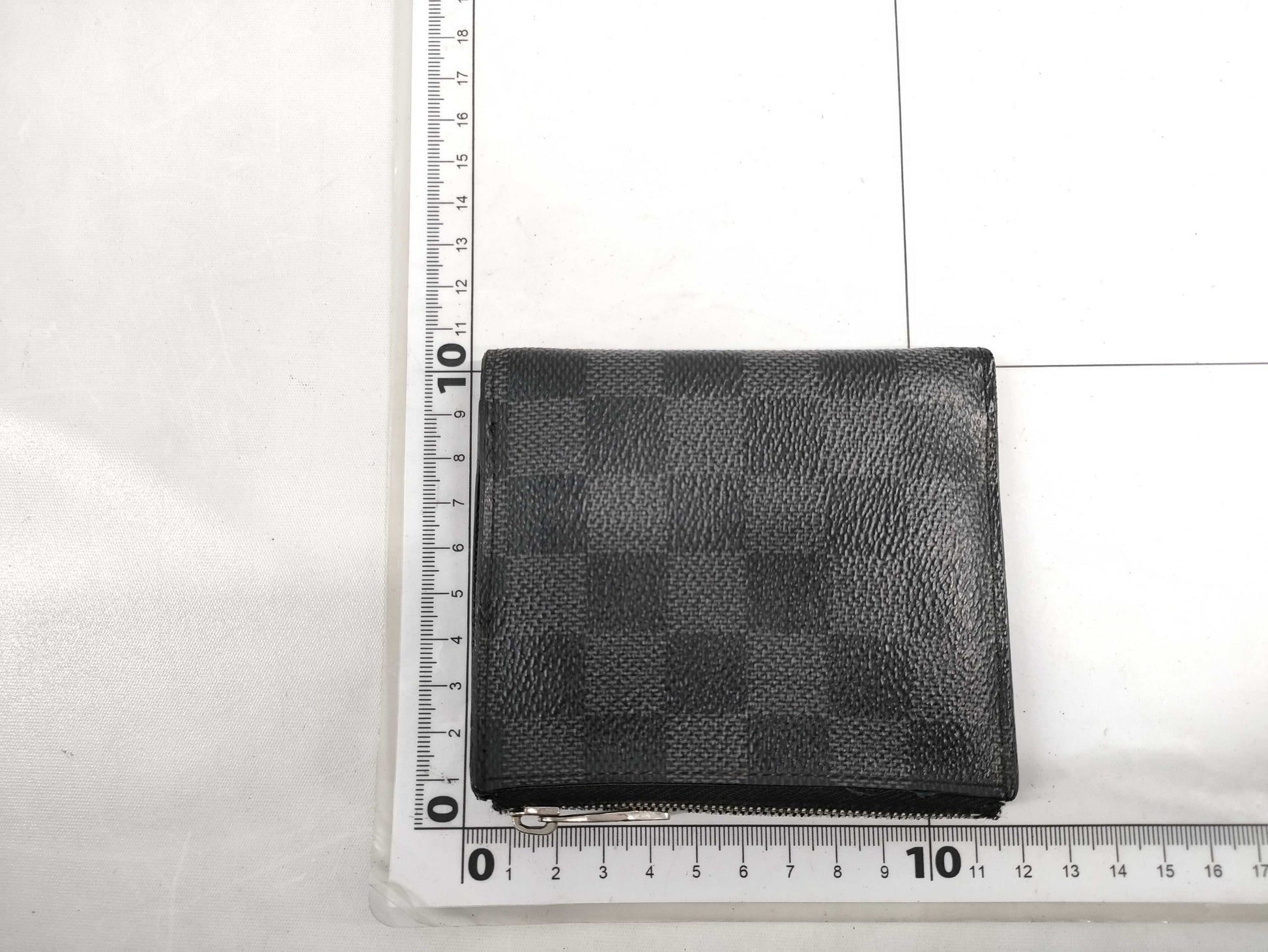 LOUIS VUITTON Damier Graphite Compact Wallet