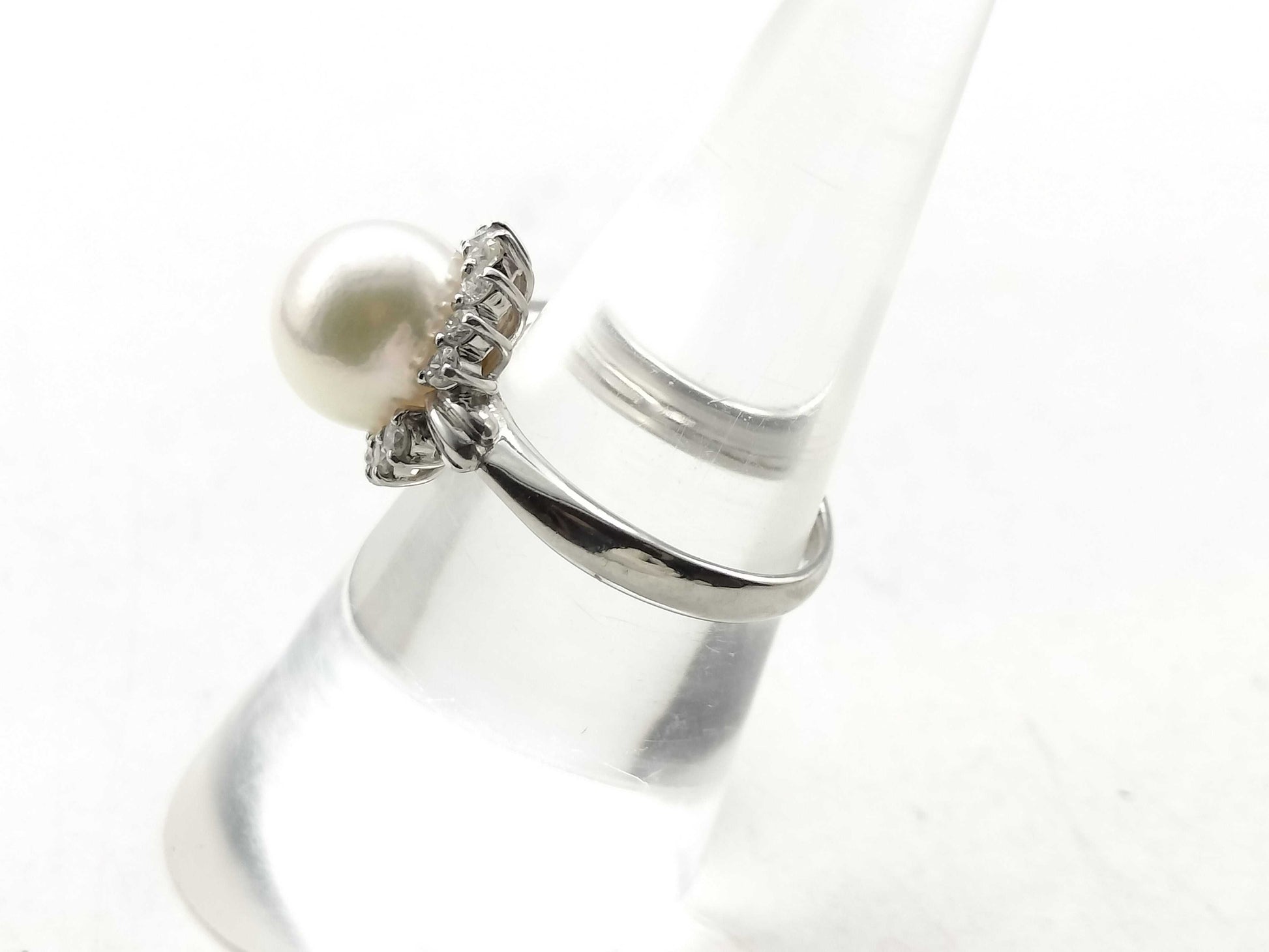 Akoya pearl ring, diameter 9.2mm, 0.33ct, 18K gold, 6.1g 
