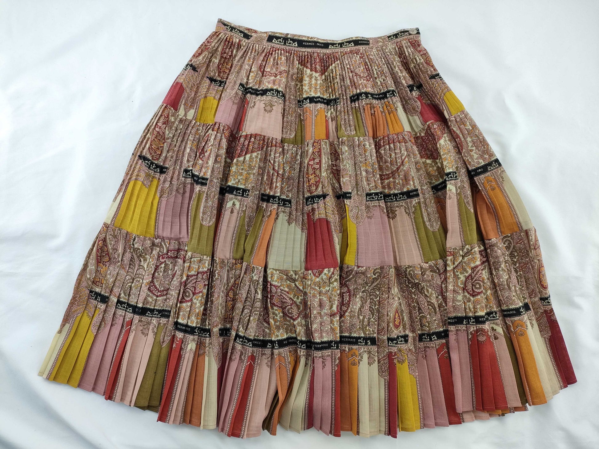 HERMES pleated skirt with ribbon pattern