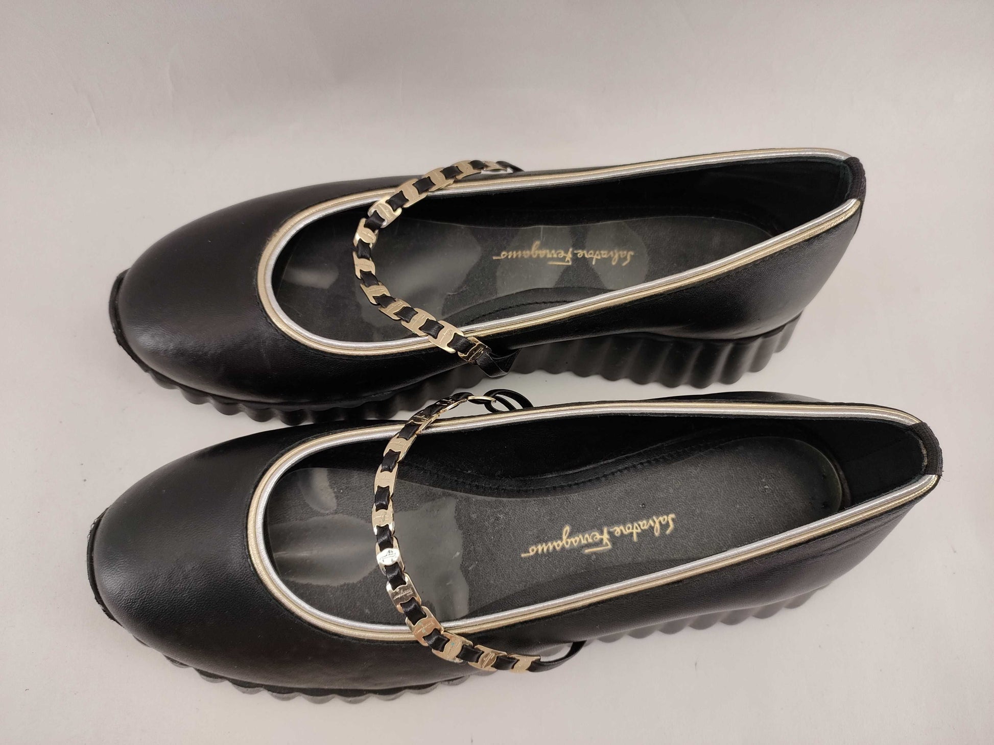 Salvatore Ferragamo Vara Vara Chain Pumps