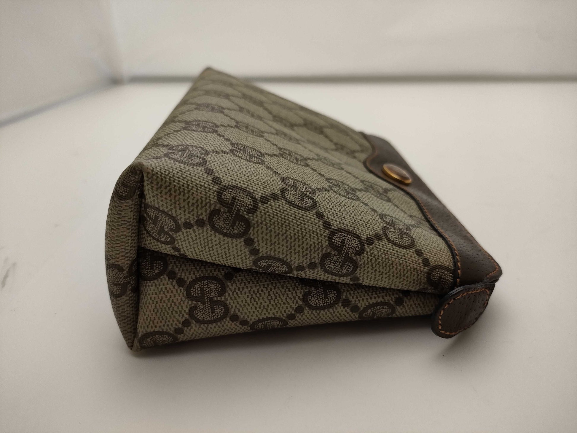 GUCCI Old GG Supreme Pouch Pouch