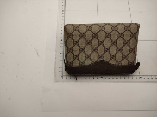 GUCCI Old GG Supreme Pouch Pouch
