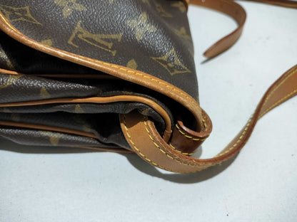 LOUIS VUITTON Monogram M42256 Saumur 30 Shoulder Bag