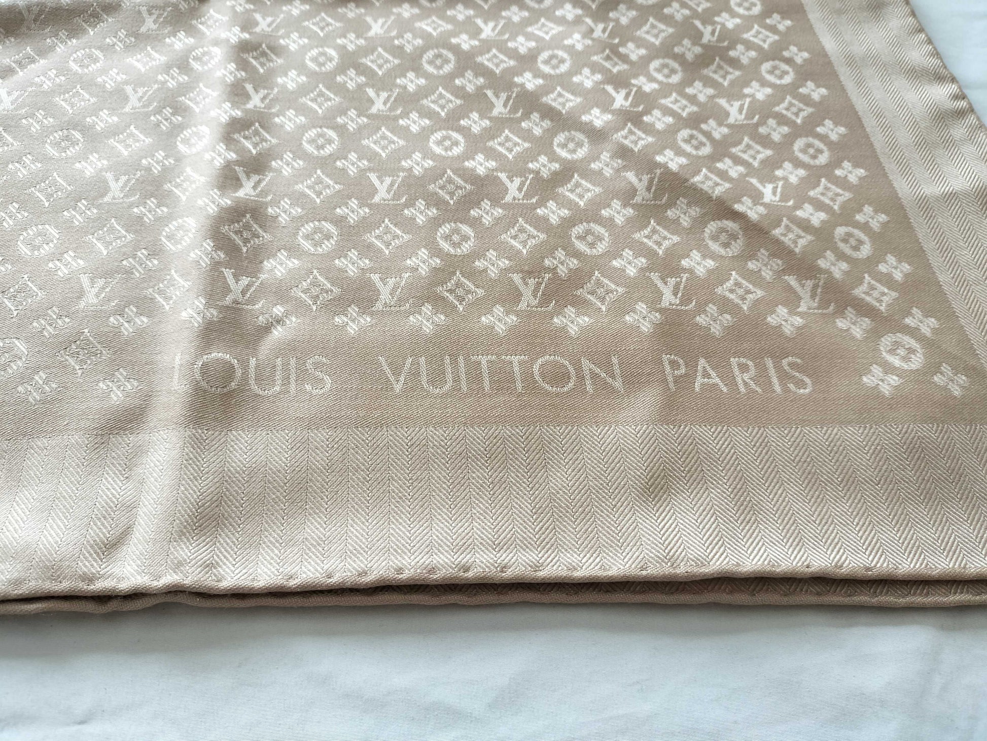 LOUIS VUITTON Monogram Large Stole Scarf
