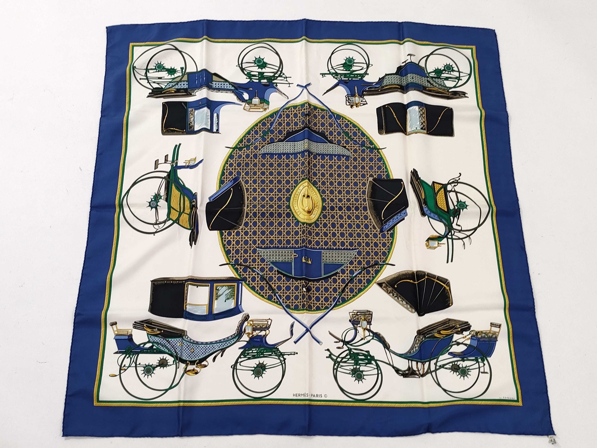 HERMES Carré LES VOITURES A TRANSFORMATION Scarf